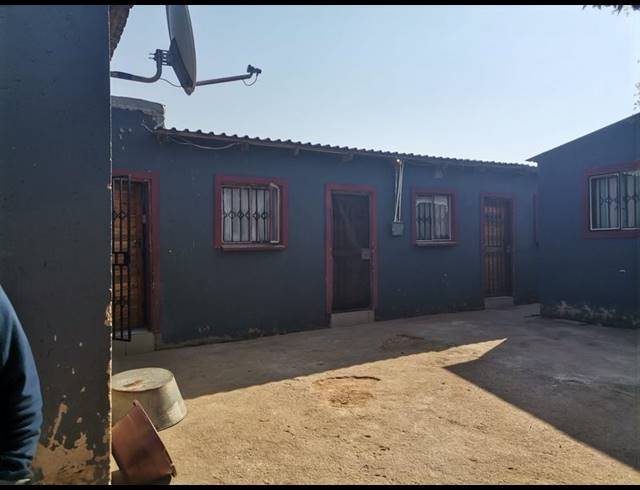 2 BEDROOM HOUSE FOR SALE IN THINASONKE